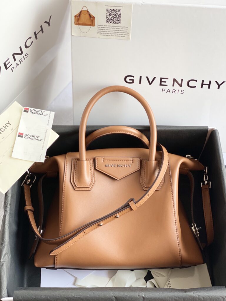 Givenchy-Antigona Soft-brown