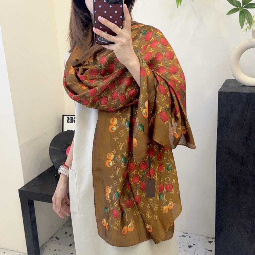 LV-Scarf