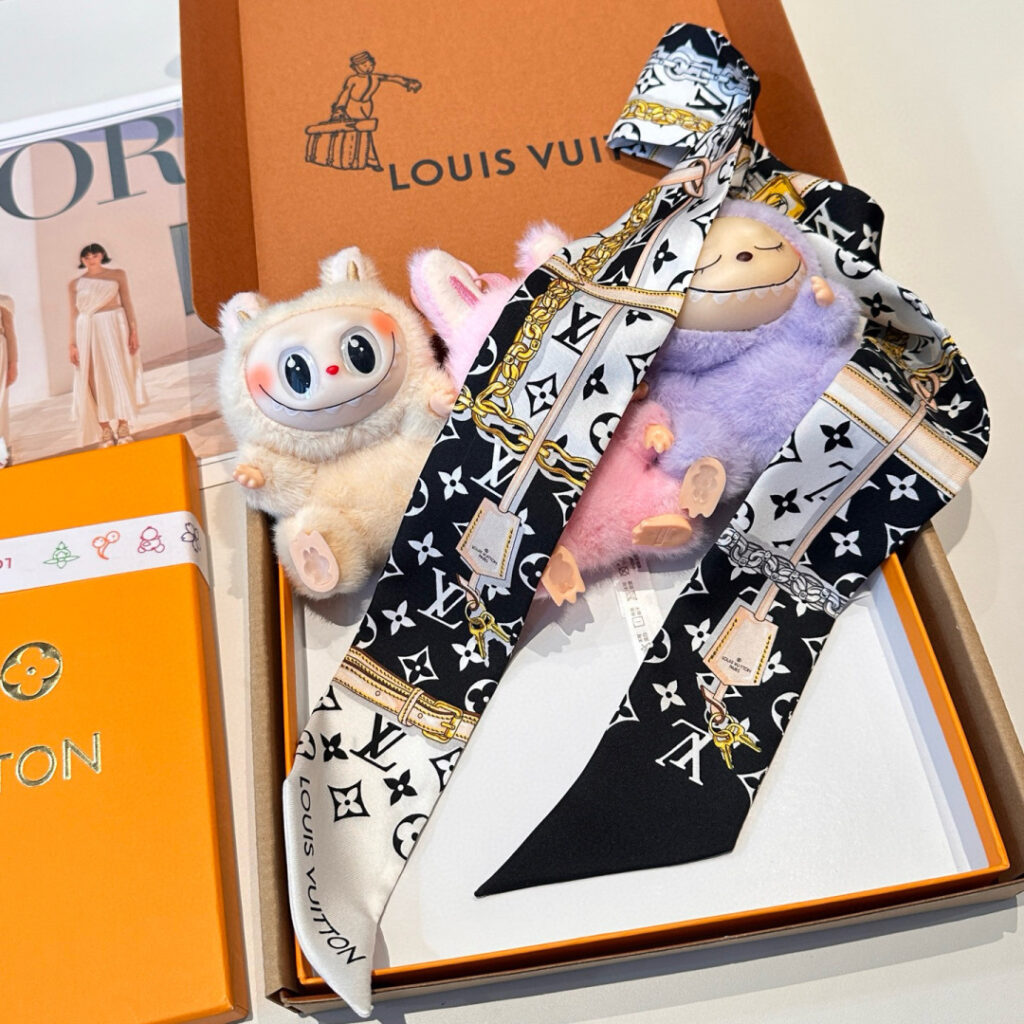 LV-Scarf
