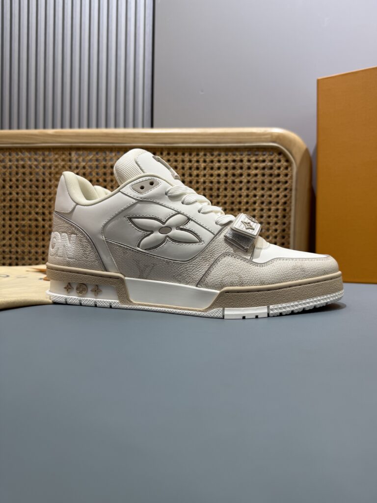 Lv-Trainer-Sneakers-Beige-Man