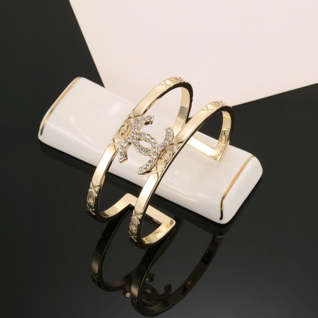 Chanel hollow diamond bracelet