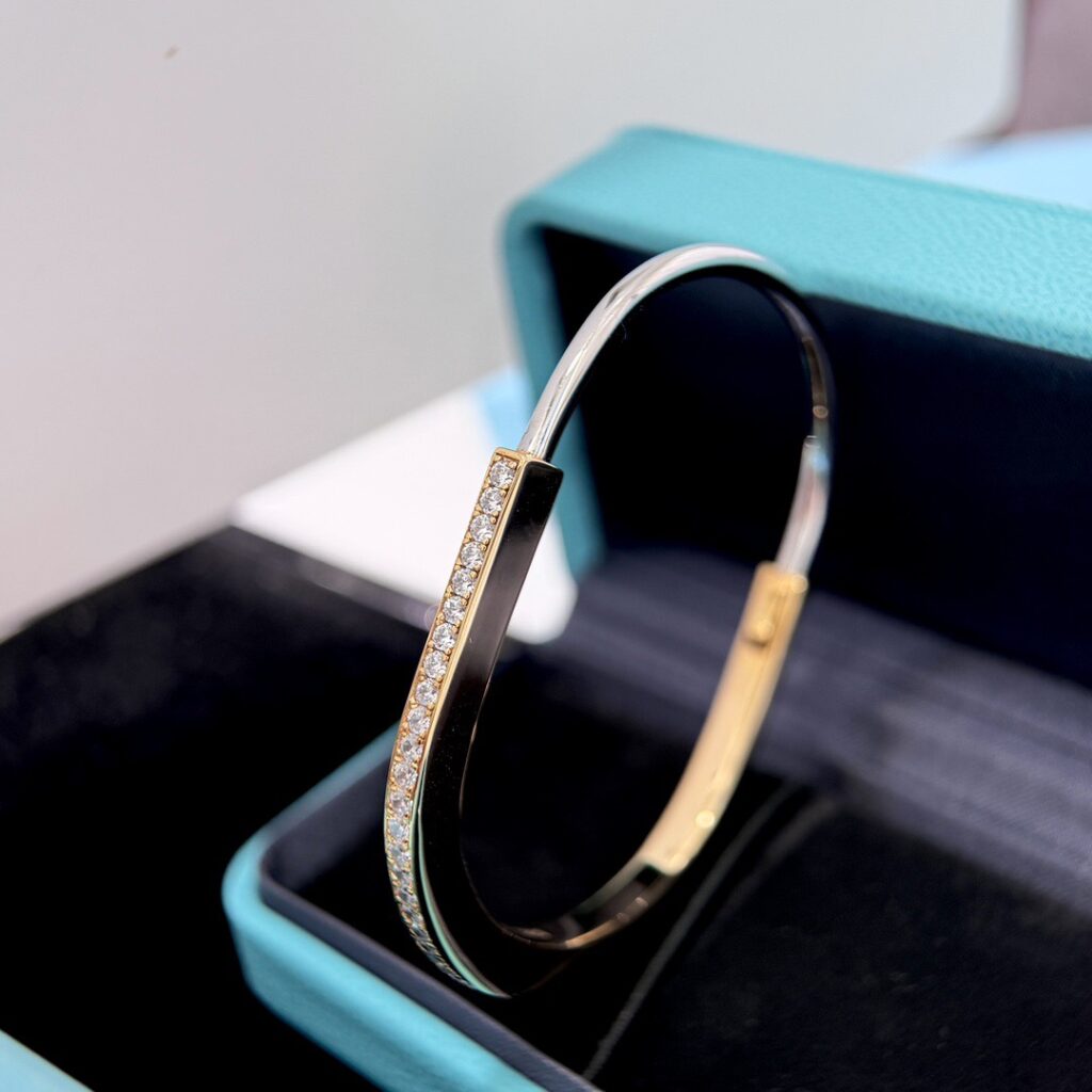 Tiffany U-shaped lock bracelet