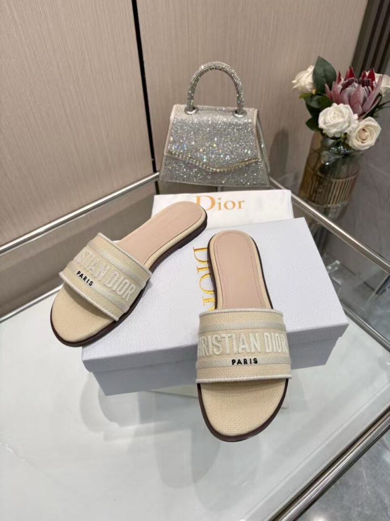 Dior Woman Flip Flops Light Gold（35-43）