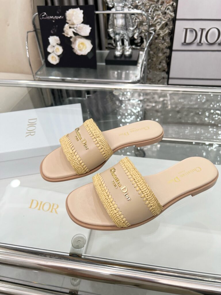Dior Woman Flip Flops Pink（35-43）